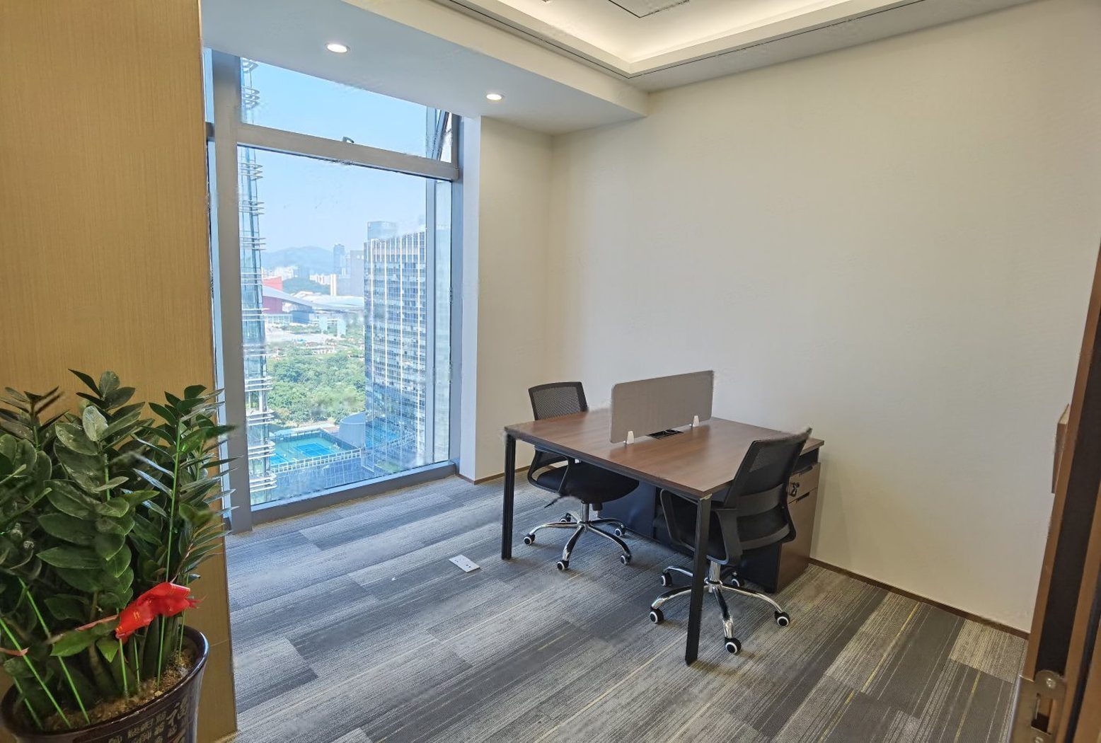 深圳荣超经贸中心二手房房源图片