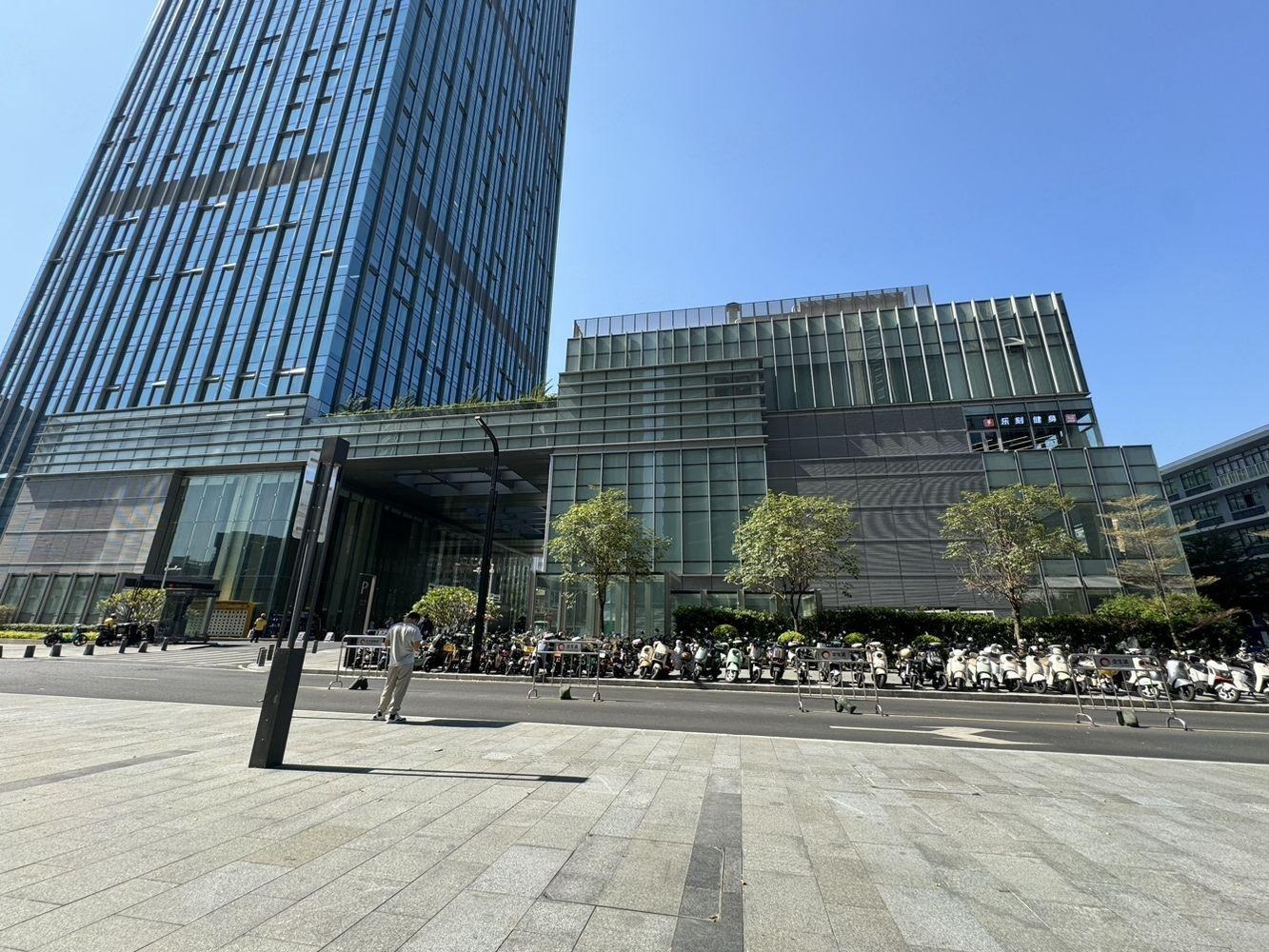 深圳鸿荣源博誉府民田路商铺二手房房源图片