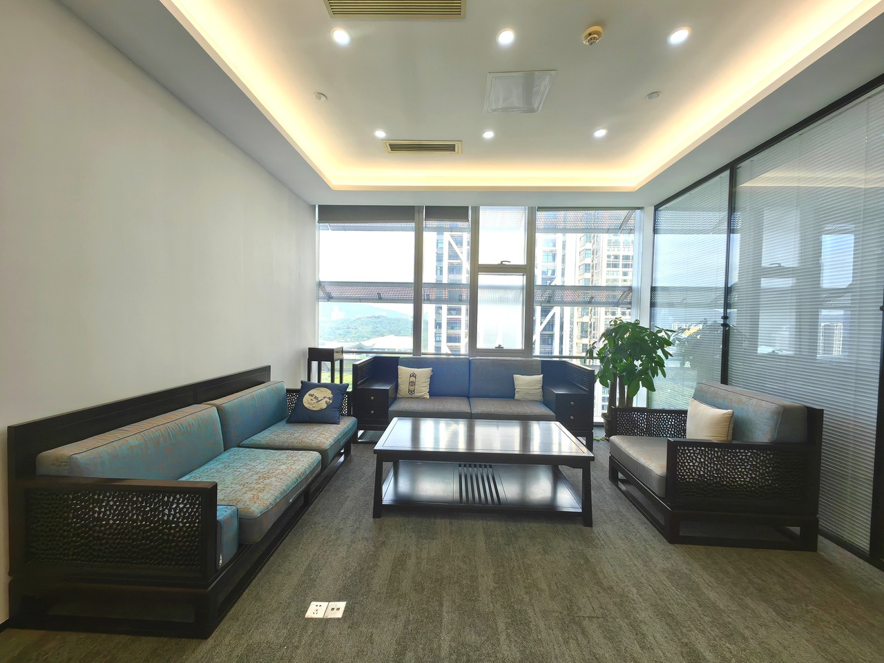 深圳荣超经贸中心二手房房源图片