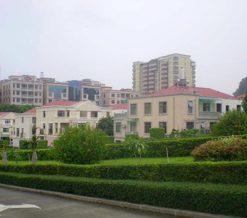 独栋湖景别墅 看立新湖景观 独立车库 带前后大花园 红本无税