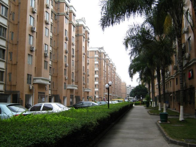 珠光地铁站 龙辉花园87平3房 简单装修 空房出租